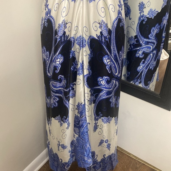 Vintage Silk Elegant Floral Paisley Pattern VNeck Backless Dress w/long train - Picture 5 of 15